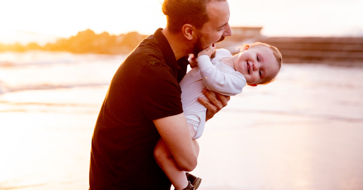 rapporto papà neonato padre bambino ruolo paterno sviluppo bambino consigli